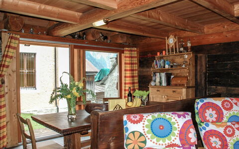 Rustico Cà Dru Lurenz: Room, Property, Building, Ceiling, Interior Design, Furniture, House, Beam, Home, Real Estate