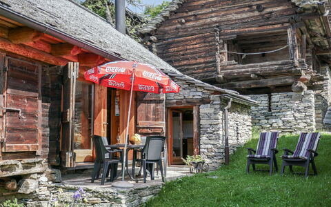 Rustico Cà Dru Lurenz: Building, House, Cottage, Log Cabin, Architecture, Shack, Home, Village, Hut, Landscape