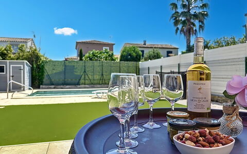 Les Lauriers: Residential Area, Swimming Pool, Leisure, Resort, Garden, Landscaping, Eco Hotel, Estate, Shade, Hacienda
