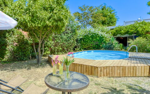 Ave de Paso: Plant, Property, Plant Community, Furniture, Table, Sky, Botany, Nature, Azure, Outdoor Furniture