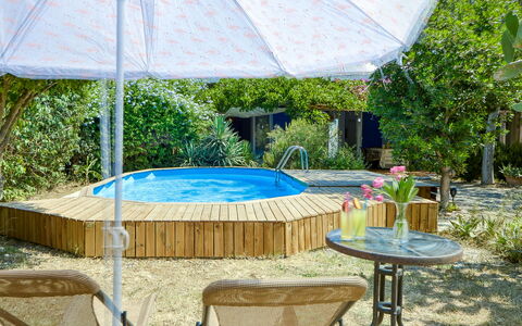Ave de Paso: Furniture, Plant, Property, Table, Shade, Outdoor Furniture, Rectangle, Outdoor Table, Leisure, Composite Material