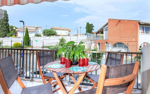 Ronda: Property, House, Room, Real Estate, Building, Furniture, Vacation, Apartment, Chair, Table