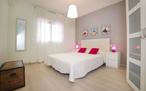 Europa i: Bedroom, Furniture, Bed, Room, Property, Floor, Interior Design, Bed Sheet, Bed Frame, Mattress