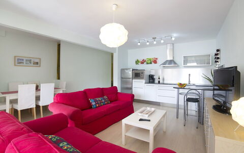 Europa i: Room, Furniture, Living Room, Property, Interior Design, Building, House, Floor, Table, Ceiling