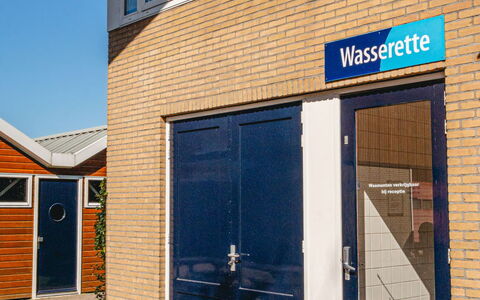 Assum: Composite Material, Shade, Siding