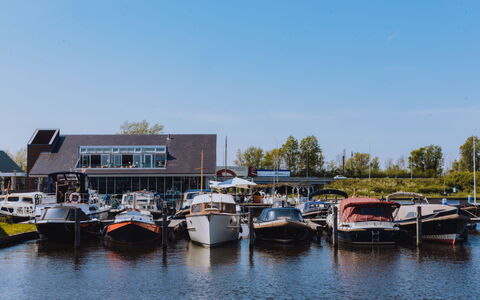 Assum: Water, Boat, Sky, Watercraft, Vehicle, Tree, Building, Lake, Boats And Boating--Equipment And Supplies, Naval Architecture