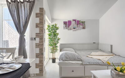 Accommodation:&nbsp;La Mer 151.4