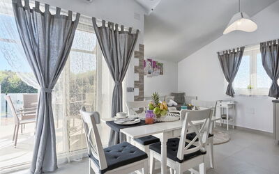 Accommodation:&nbsp;La Mer 151.4