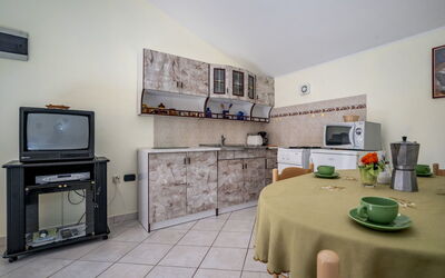 Morena 124.3: Property, Room, Furniture, Building, Real Estate, House, Interior Design, Kitchen, Floor, Table