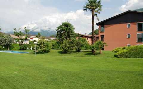 Sabrina App. 006: Property, Lawn, Grass, Green, Land Lot, Home, Residential Area, House, Real Estate, Estate