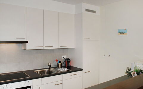 Sabrina App. 006: Room, Kitchen, Property, Countertop, Furniture, Interior Design, Cabinetry, House, Architecture, Building