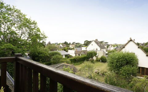 Le Viking: Sky, Plant, Cloud, Building, Fence, Tree, House, Wood, Window, Grass