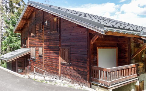 Le Taguy: House, Property, Building, Log Cabin, Roof, Cottage, Home, Siding, Wood, Shed