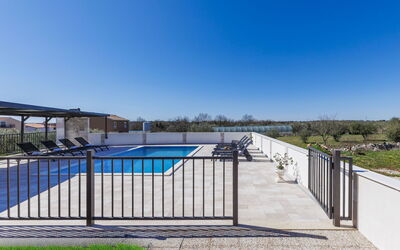 Umag 516: Swimming Pool, Composite Material, Fence, Metal, Shade, Deck, Handrail, Design, Home Fencing, Resort