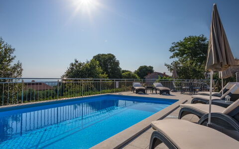 Legović: Water, Sky, Daytime, Property, Plant, Swimming Pool, Building, Light, Azure, Shade