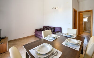 Accommodation:&nbsp;Milin 104.3
