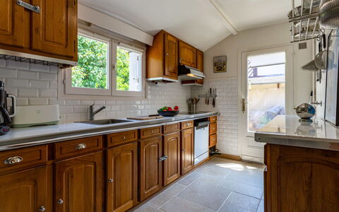 Petit Champ: Countertop, Cabinetry, Kitchen Sink, Property, Sink, Tap, Furniture, Plumbing Fixture, Kitchen, Drawer