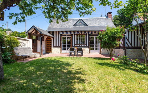 Petit Champ: Plant, Building, Sky, Tree, Land Lot, Architecture, Window, Grass, Cottage, Residential Area