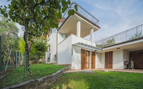 I Modellini: Sky, Plant, Building, Cloud, Window, Tree, Land Lot, House, Grass, Cottage