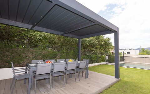 Volca: Plant, Cloud, Sky, Shade, Chair, Outdoor Furniture, Building, Tree, Urban Design, Leisure