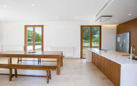Can Toni: Property, Furniture, Cabinetry, Wood, Building, Lighting, Plant, Interior Design, Wood Stain, Flooring
