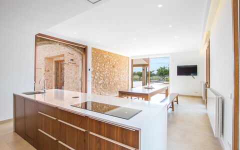 Can Toni: Countertop, Cabinetry, Furniture, Property, Sink, Tap, Plumbing Fixture, Drawer, Wood, Interior Design