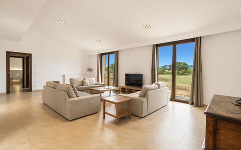 Can Toni: Flooring, Floor, Interior Design, Wood Flooring, Ceiling, Hardwood, Wood Stain, Living Room, Laminate Flooring
