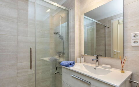 Cala Montero i: Bathroom, Plumbing Fixture, Flooring, Floor, Interior Design, Bathroom Sink, Sink, Bathroom Cabinet, Mirror, Tap