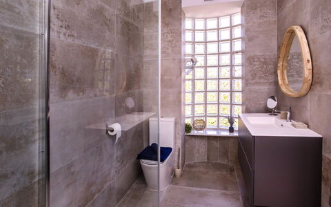 Villa Alta Vista: Mirror, Tap, Plumbing Fixture, Sink, Bathroom Sink, Bathroom, Purple, Interior Design, House, Floor