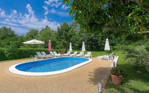 Lucija: Water, Plant, Cloud, Sky, Swimming Pool, Tree, Flowerpot, Leisure, Grass, Building
