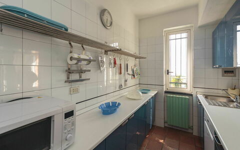 Villa Pia Con Piscina a Recco: Cabinetry, Kitchen Sink, Sink, Tap, Window, Countertop, Kitchen, Building, Interior Design, House