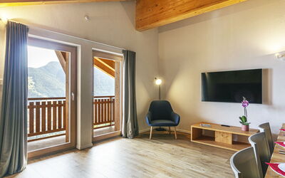 T-Resort la Tzoumaz 4P8 Vue Vallée 900.7: Furniture, Wood, Comfort, Lighting, Building, Interior Design, Floor, Flooring, Hall, Living Room