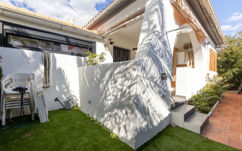 El Aviador: Home, Architecture, Roof, Shade, Balcony, Hacienda, Estate, Houseplant, Design, Courtyard