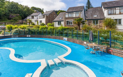 Villa Gallery: Water, Cloud, Sky, Building, Window, Swimming Pool, Plant, Azure, Tree, Outdoor Furniture