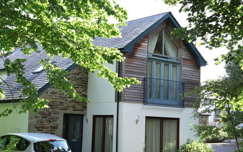 Villa Gallery: Plant, Building, Window, Vehicle, Tree, House, Car, Wheel, Land Lot