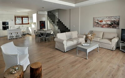Ocean 4.1: Living Room, Room, Floor, Furniture, Wood Flooring, Laminate Flooring, Property, Interior Design, Hardwood, Flooring