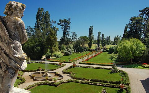Ca' Marcello: Garden, Botanical Garden, Botany, Statue, Tree, Estate, Tourism, Sculpture, Sky, Rock