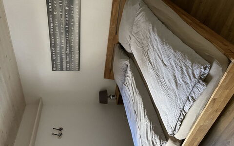 Am Lee: Wood, Bedroom, Flooring, Floor, Bedding, Bed Sheet, Interior Design, Linens, Bed, Room