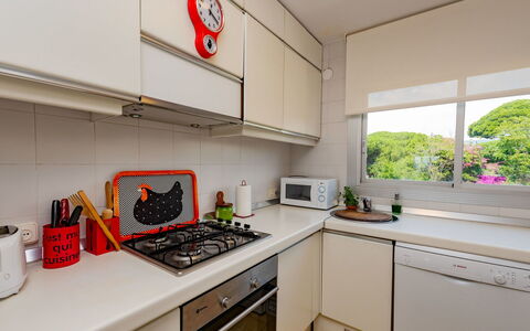 Acuario: Property, Room, Kitchen, Countertop, Furniture, Real Estate, Building, Cabinetry, Interior Design, House