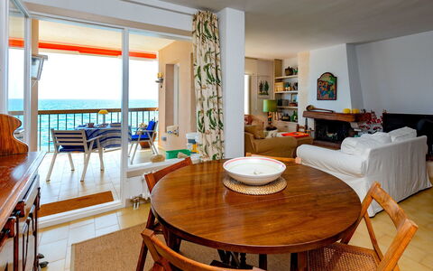 Acuario: Room, Property, Furniture, Dining Room, Building, Interior Design, Table, Real Estate, House, Floor