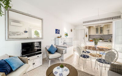 Los Geranios 366.1: Property, Furniture, Product, Table, Picture Frame, Living Room, Interior Design, Couch, Floor, Flooring