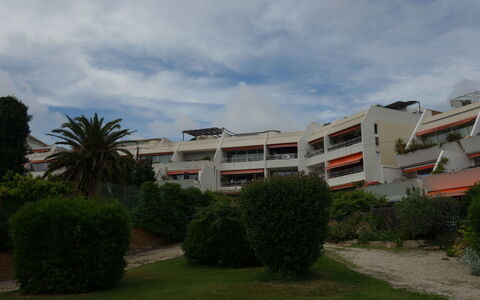 Les Hauts de Fonsainte: Property, Sky, Residential Area, Home, Building, Cloud, Real Estate, House, Apartment, Architecture