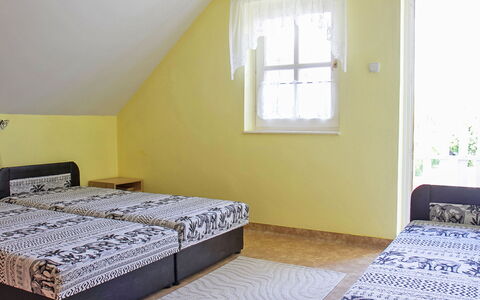 Welle: Window, Comfort, Textile, Wood, Shade, Lighting, Building, Flooring, Interior Design