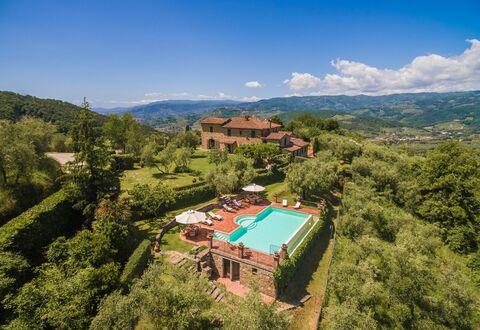 Villa Roncovisi: Nature, Natural Landscape, Hill Station, Sky, Vegetation, Property, Wilderness, Mountain, House, Town