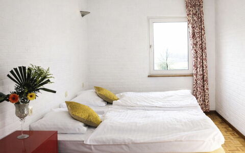 Bungalowpark Landsrade: Wall, Bed, Bedroom, Interior Design, Floor, Flooring, Wood, Bedding, Bed Sheet, Room