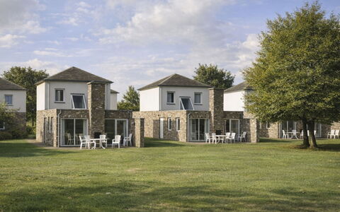 Bungalowpark Landsrade: House, Home, Residential Area, Estate, Cottage, Lawn, Suburb, Landscaping, Garden, Farmhouse
