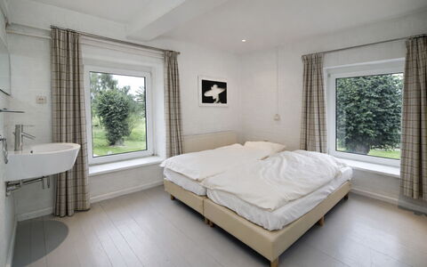Bungalowpark Landsrade: Ceiling, Interior Design, Home, Bedroom, Floor, Bed, Bedding, Bed Sheet, Apartment, Linens
