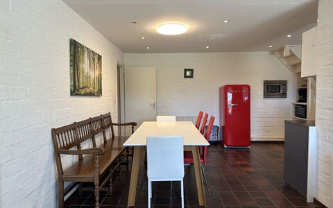Bungalowpark Landsrade: Table, Furniture, Property, Chair, Wood, Interior Design, Building, Flooring, Floor, Hall
