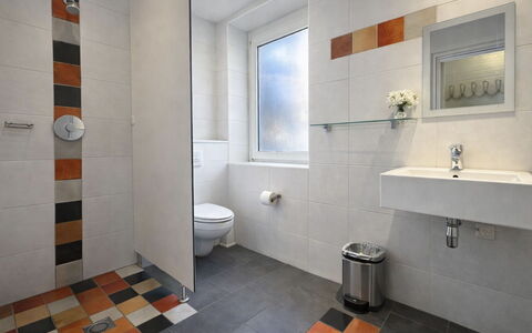 Bungalowpark Landsrade: Flooring, Interior Design, Floor, Ceiling, Plumbing Fixture, Bathroom, Composite Material, Toilet, Tile, Toilet Seat