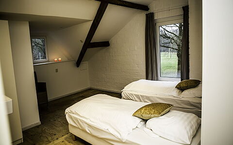 Bungalowpark Landsrade: Property, Building, Furniture, Comfort, Bed Frame, Wood, Shade, Window, Interior Design